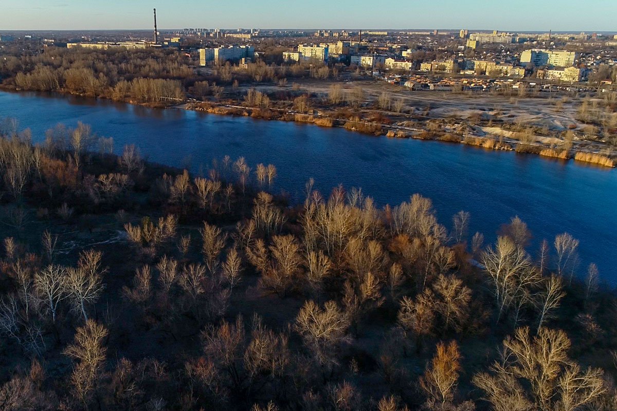 Изначально остров называли Зеленым, а в 1930-х годах он получил название «Красный Водник»