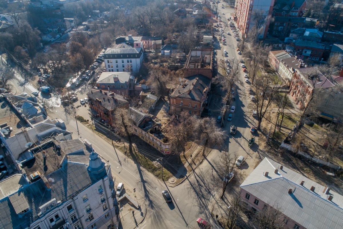 А за последний месяц застройка и вовсе стала покрываться трещинами А за последний месяц застройка и вовсе стала покрываться трещинами