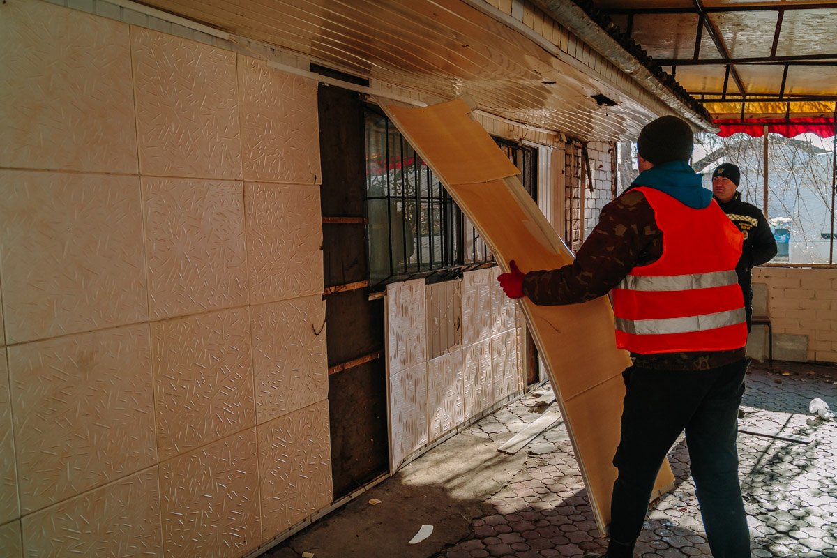 Через несколько часов от наливайки не осталось и живого места Через несколько часов от наливайки не осталось и живого места