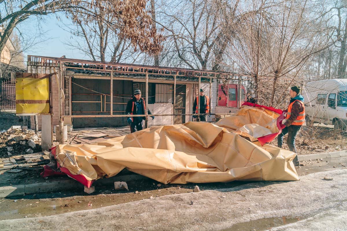 Все прошло тихо и без каких-либо эксцессов Все прошло тихо и без каких-либо эксцессов