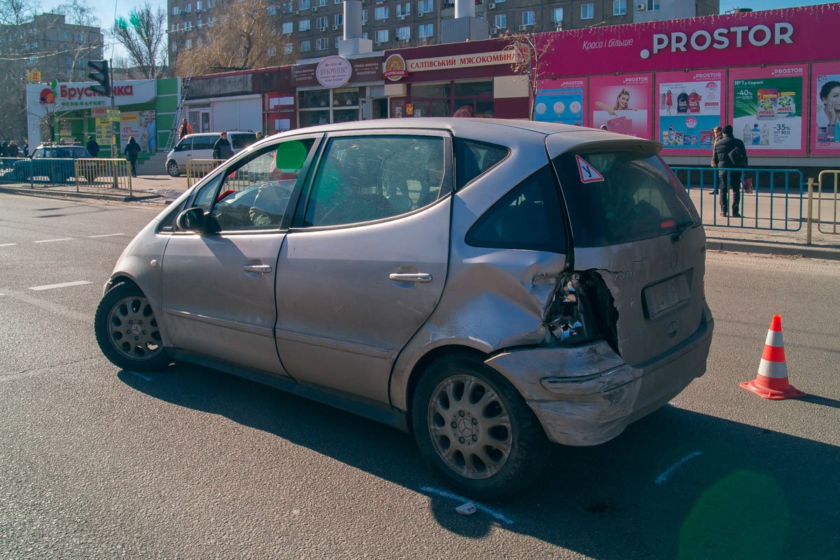 Повреждения Mercedes Повреждения Mercedes