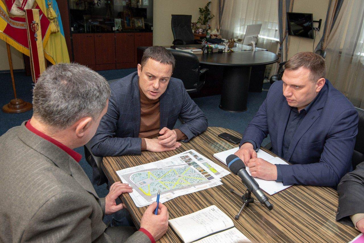 В Каменском реконструируют центральный сквер: первую очередь работ завершат к лету 1