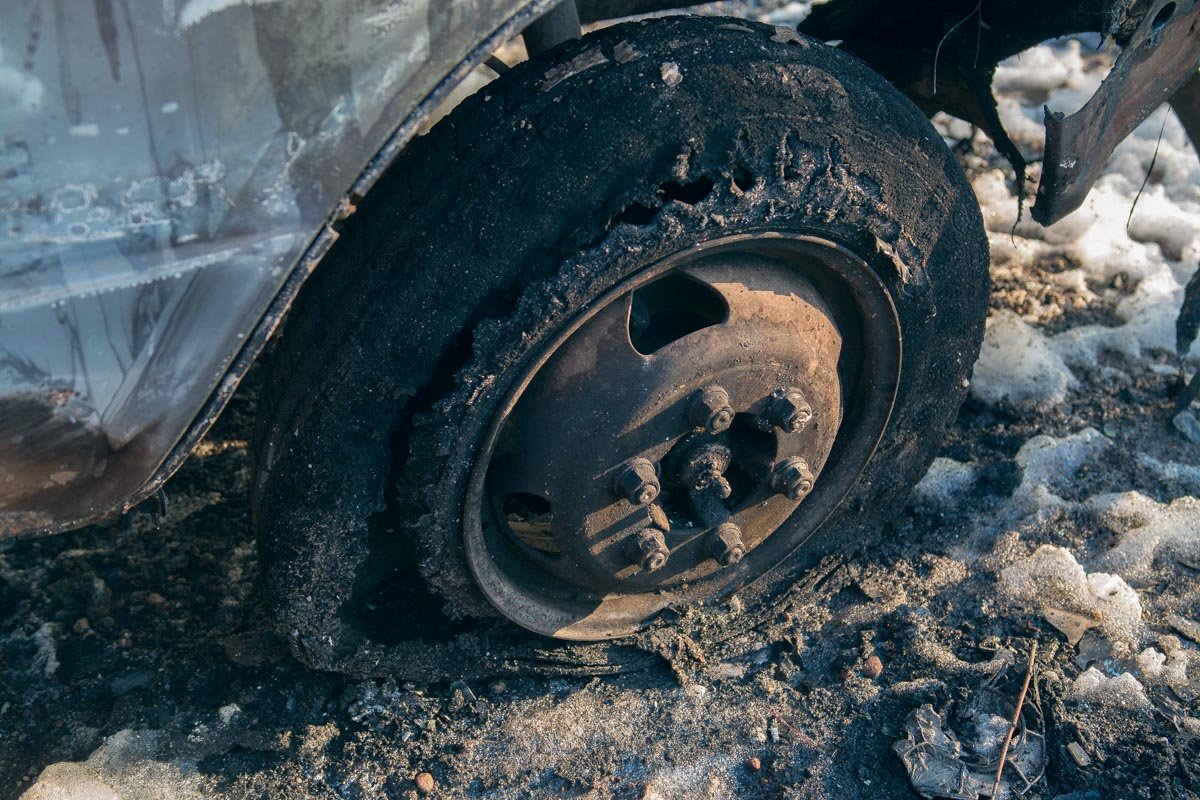 Окончательно ликвидировать пожар удалось уже спасателям Окончательно ликвидировать пожар удалось уже спасателям