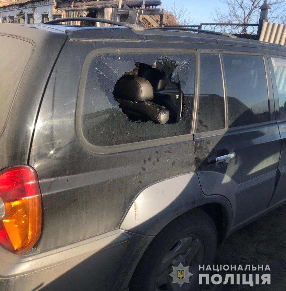 В Днепре мужчина выбил стекло автомобиля и украл из него вещи В Днепре мужчина выбил стекло автомобиля и украл из него вещи