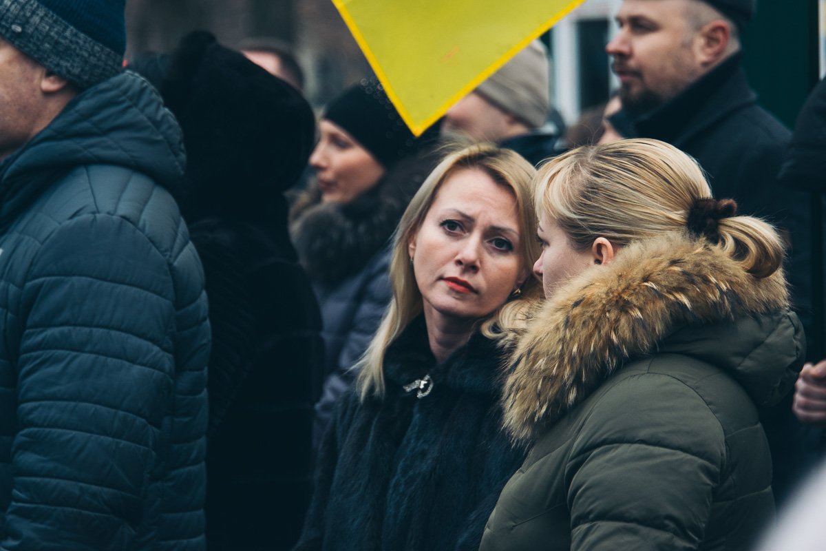 Люди почтили память усопших минутой молчания