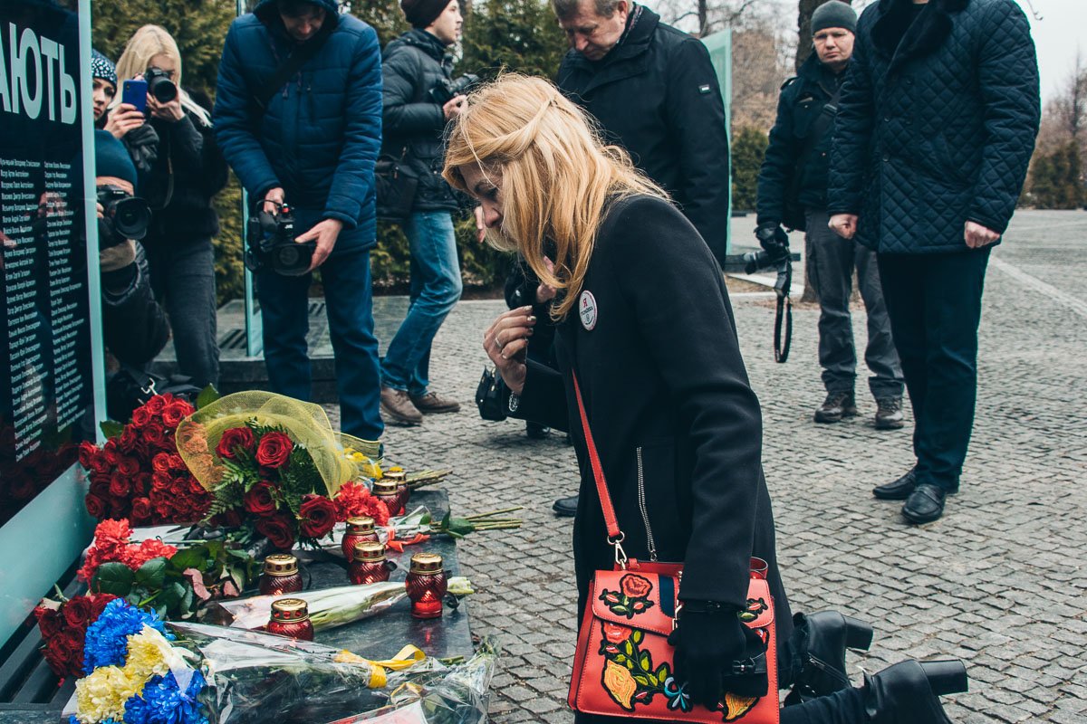 Некоторых происходящее тронуло до слез