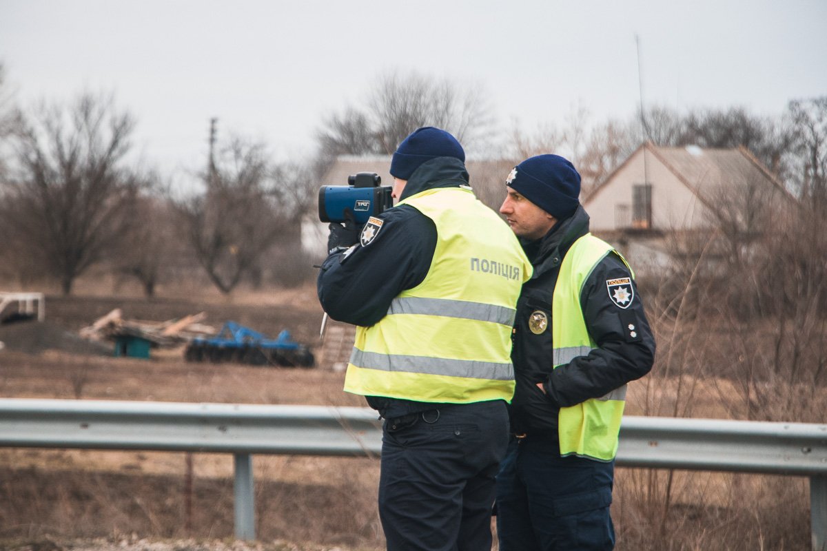 Качество съемки настолько высокое, что позволяет отчетливо разглядеть, кто именно находился за рулем авто Качество съемки настолько высокое, что позволяет отчетливо разглядеть, кто именно находился за рулем авто