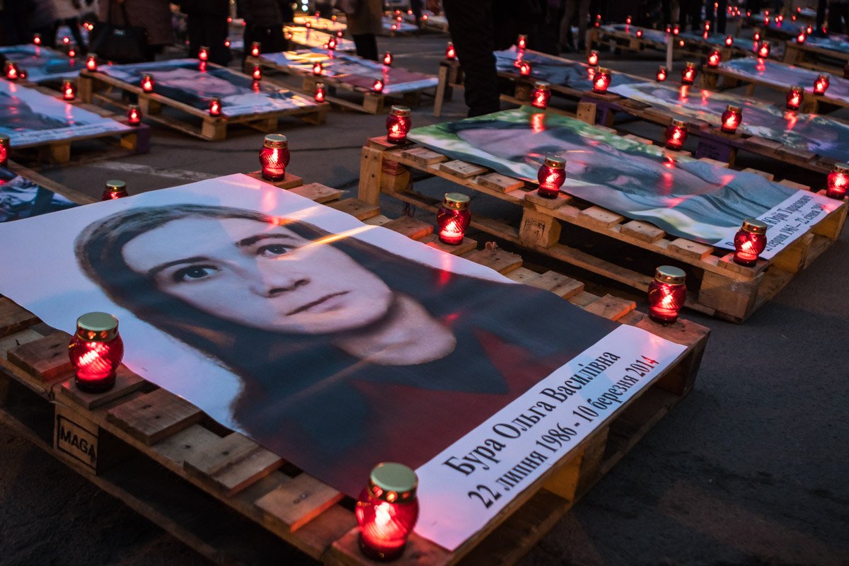 Когда свеча догорает, надо верить, что в последних ее отблесках ты видишь нечто, кроме надвигающейся тьмы Когда свеча догорает, надо верить, что в последних ее отблесках ты видишь нечто, кроме надвигающейся тьмы