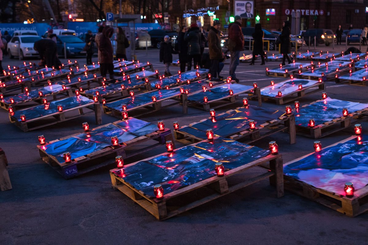 Не могут люди вечно быть живыми, но счастлив тот, чье помнить будут имя Не могут люди вечно быть живыми, но счастлив тот, чье помнить будут имя