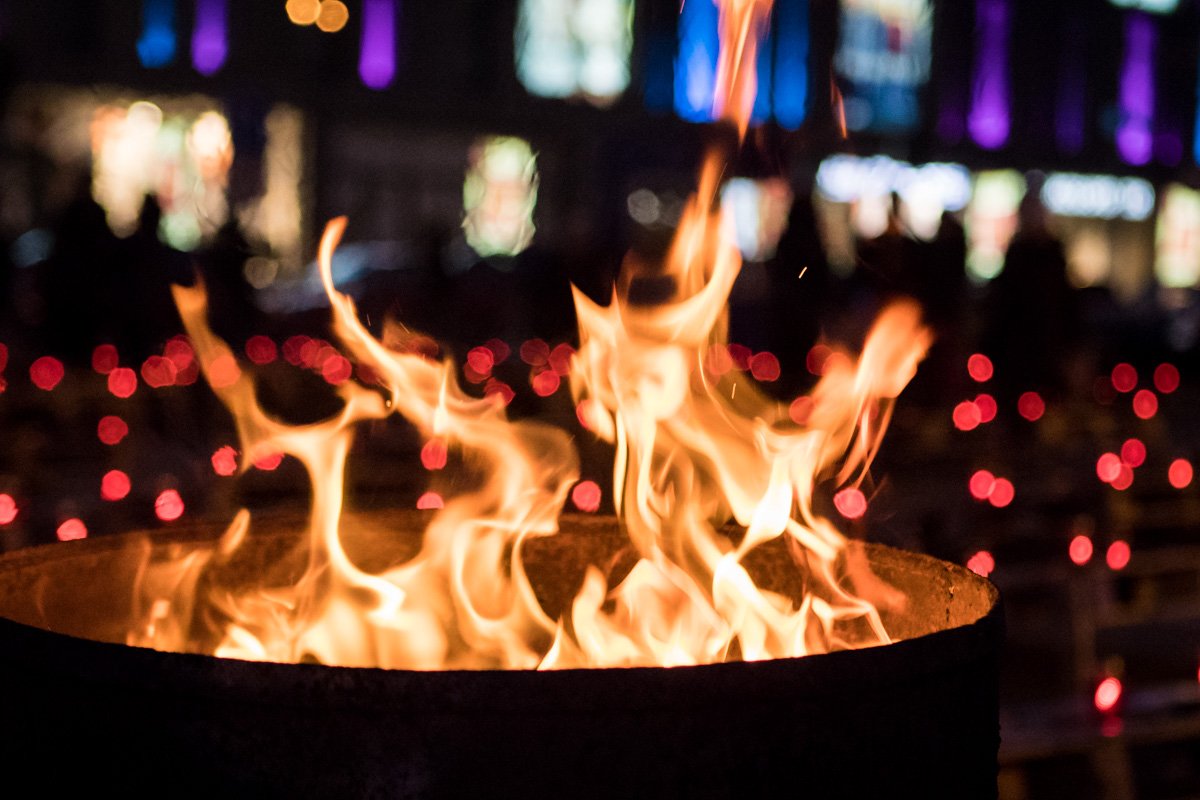 Войны не заканчиваются. Заканчиваются лишь жизни тех, кто воюет в них Войны не заканчиваются. Заканчиваются лишь жизни тех, кто воюет в них