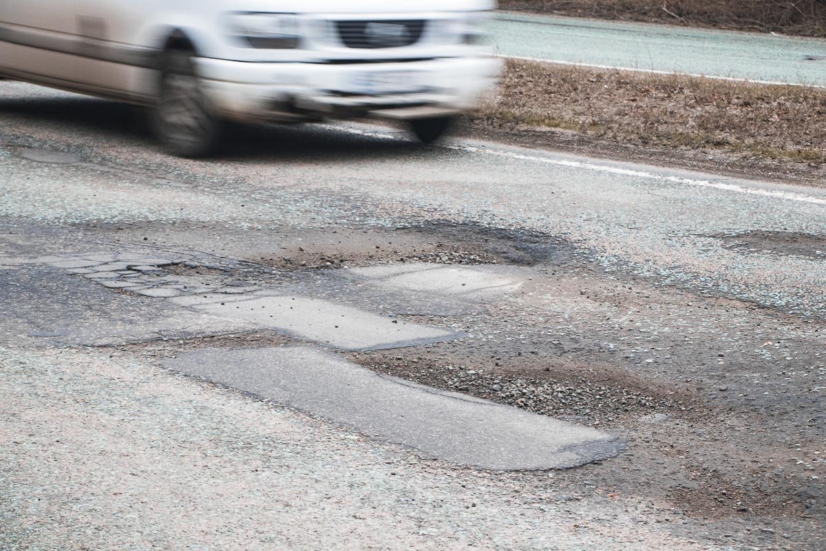 Ехать по такой дороге быстро - весьма смелое решение
