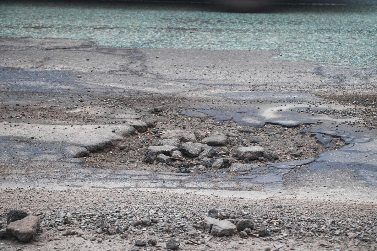 Если яму засыпать камнями, она не перестанет быть ямой