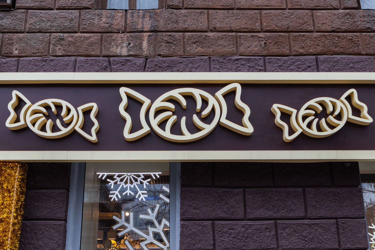 В настоящий момент над новой вывеской работают проектировщики