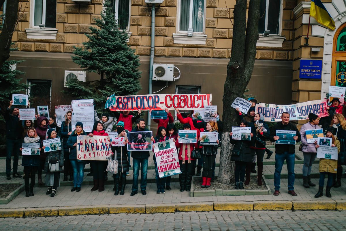 Каждый из них готов сделать все для того, чтобы наконец посадить догхантера за решетку.