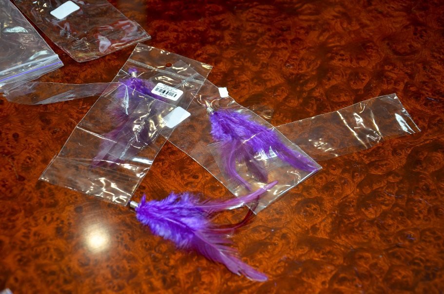 Разноцветные нити, яркие украшения, легкие перышки - вот что нужно, чтобы сделать «ловца»