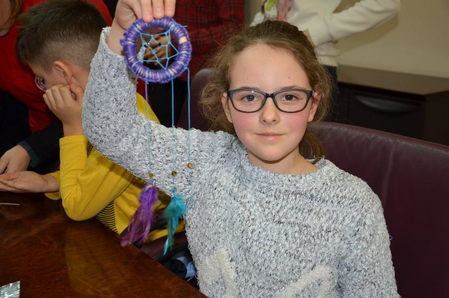 В Днепропетровской облгосадминистрации дети АТОшников делали "ловцов снов" 12