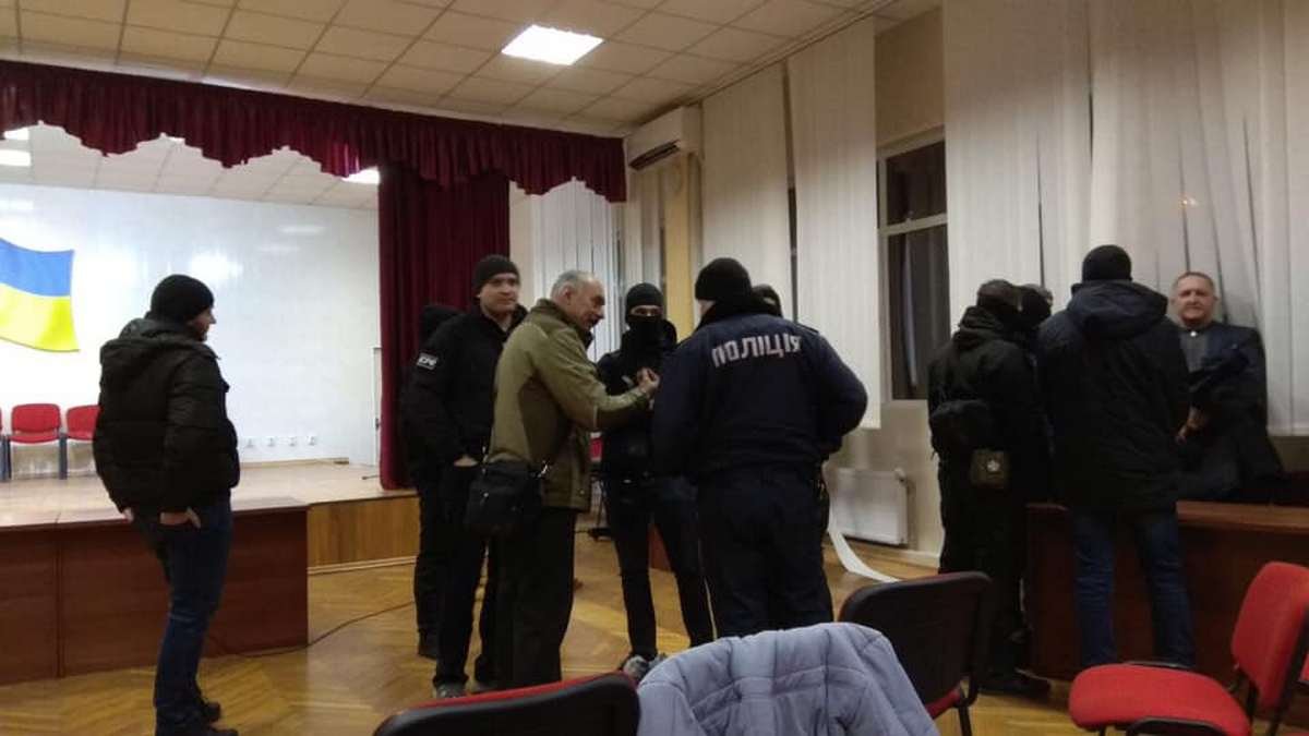 На Виктора Марченко напали в помещении районного совета На Виктора Марченко напали в помещении районного совета