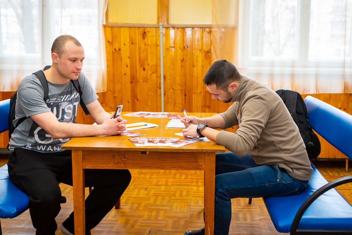 Ветераны решили сдать кровь на нужды детей