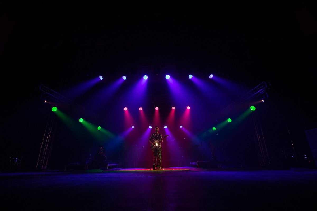 В ДК "Машиностроителей" состоялся концерт украинского музыканта Сергея Бабкина