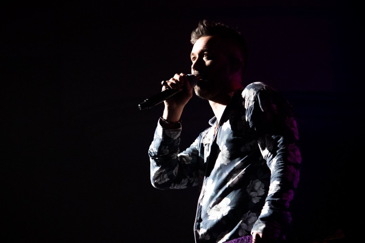 Уговаривать Бабкина не пришлось: благодарным зрителям певец исполнил еще две песни