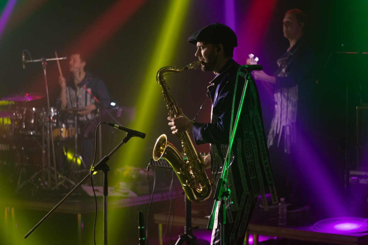 Живая музыка поразила всех