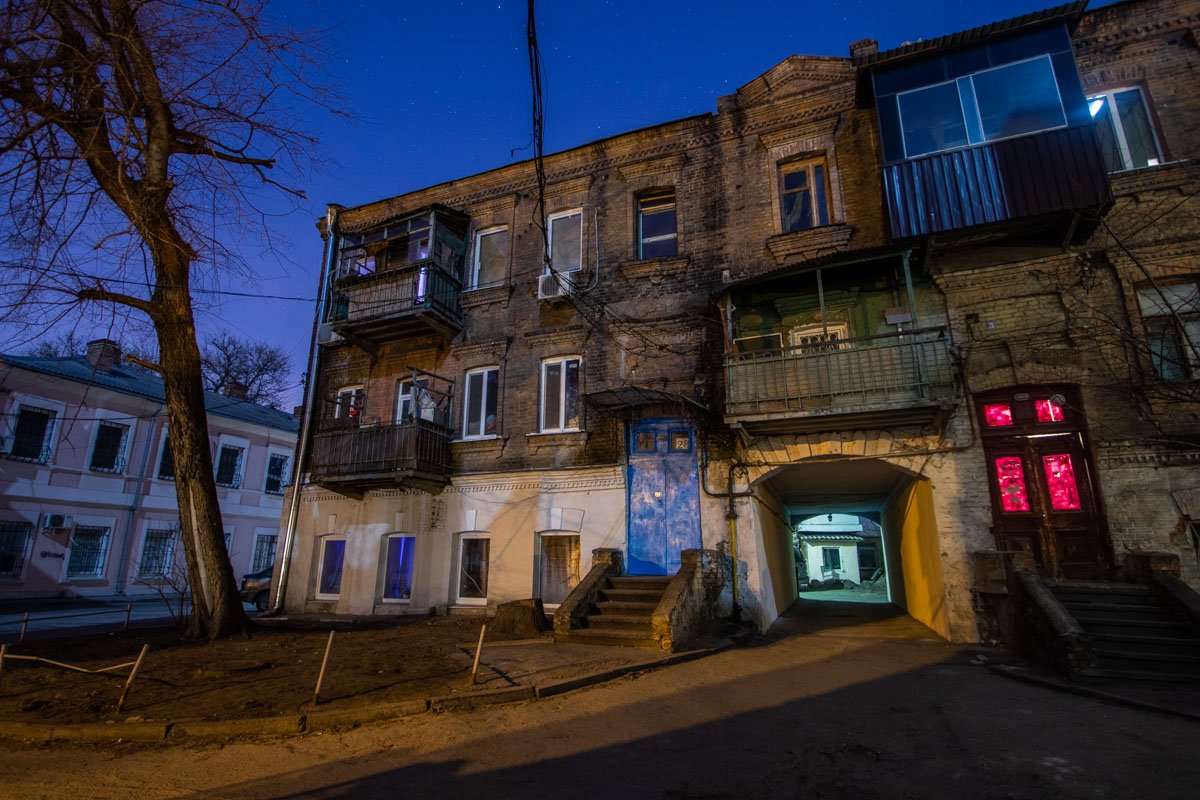В одной из квартир на улице Старокозацкой обнаружили повешенного мужчину В одной из квартир на улице Старокозацкой обнаружили повешенного мужчину