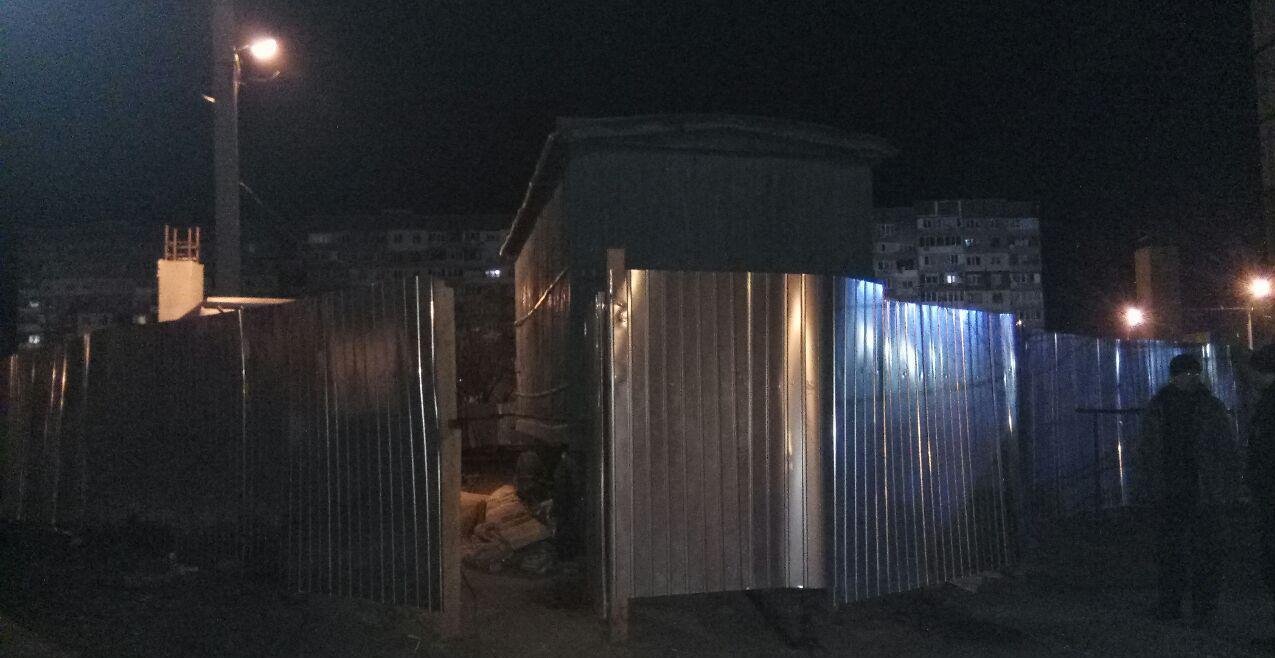 Сторожу удалось потушить горящий вагончик