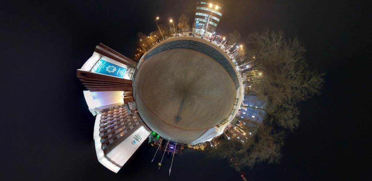 Ночью город - опрокинутое небо