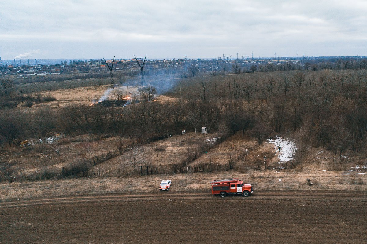 Из-за сильного ветра пламя быстро распространялось