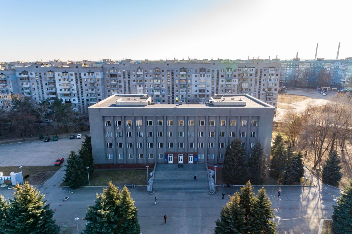 Серые пейзажи в солнечном свете выглядят лучше