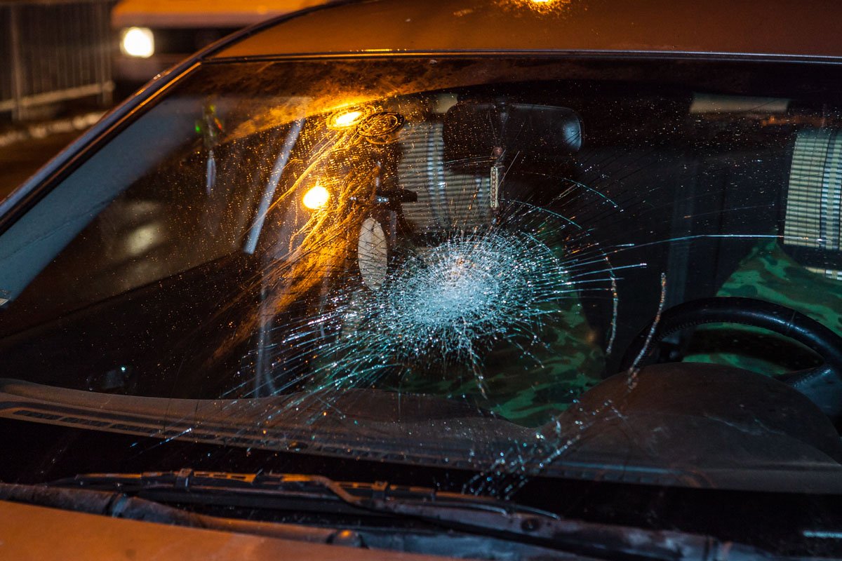 Автомобиль сбил девушку