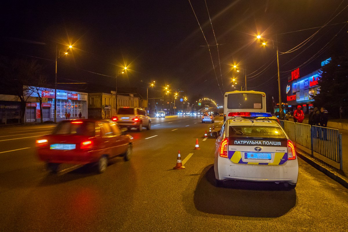 Место оградили конусами