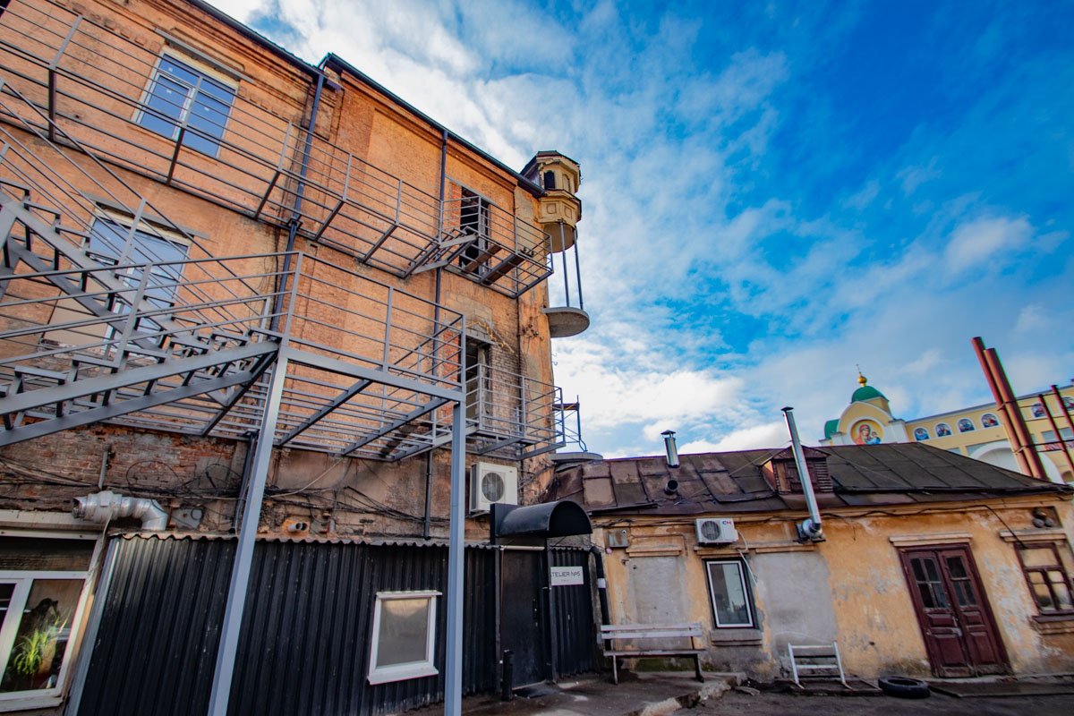 Многие переживали о судьбе этого строения, так как верхние этажи стояли заброшенными Многие переживали о судьбе этого строения, так как верхние этажи стояли заброшенными