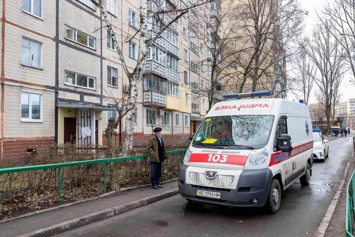 Мужчину обнаружила соседка Мужчину обнаружила соседка