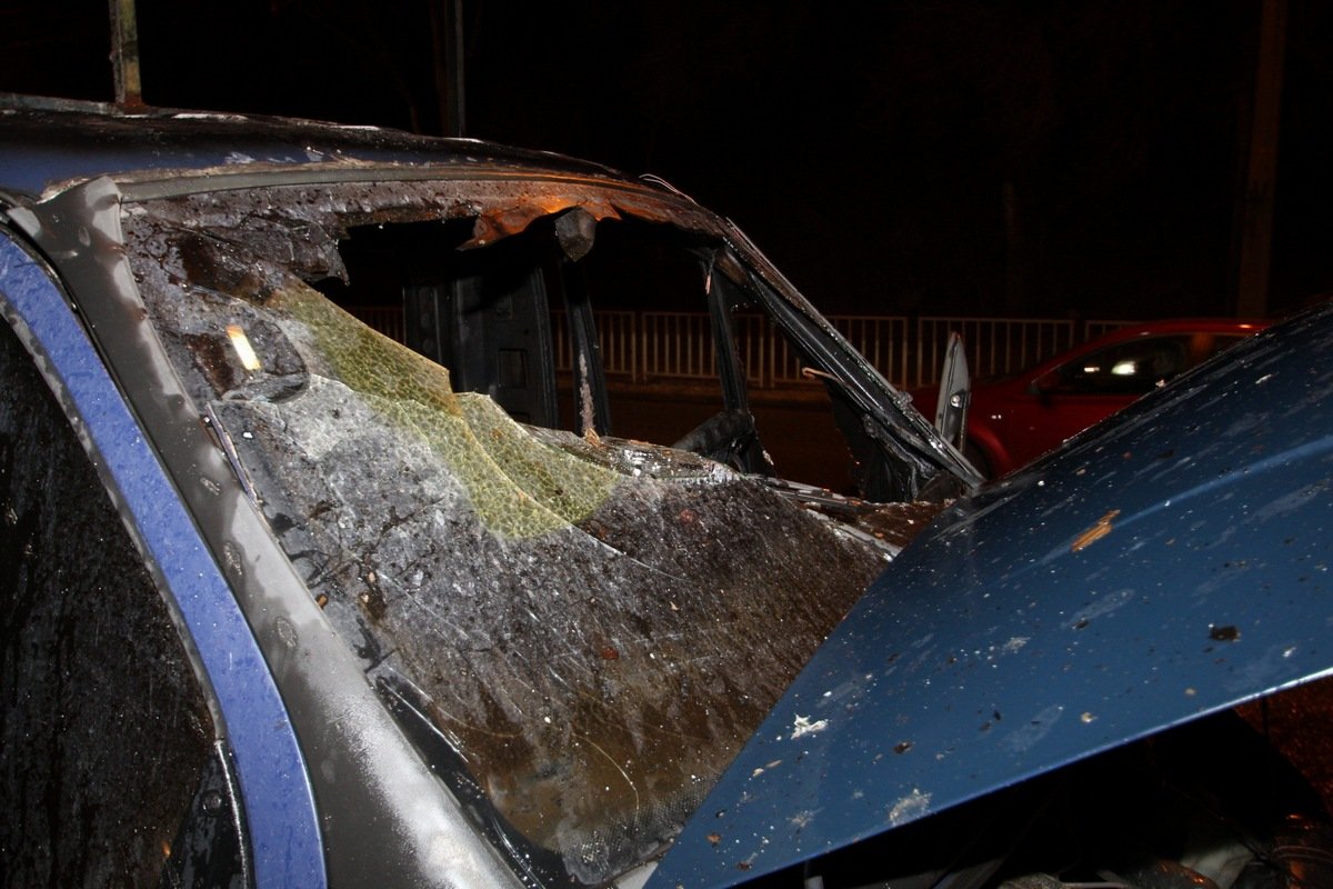 27 февраля, около 17:30, на Сичеславской набережной, возле пешеходного моста загорелся автомобиль ГАЗель