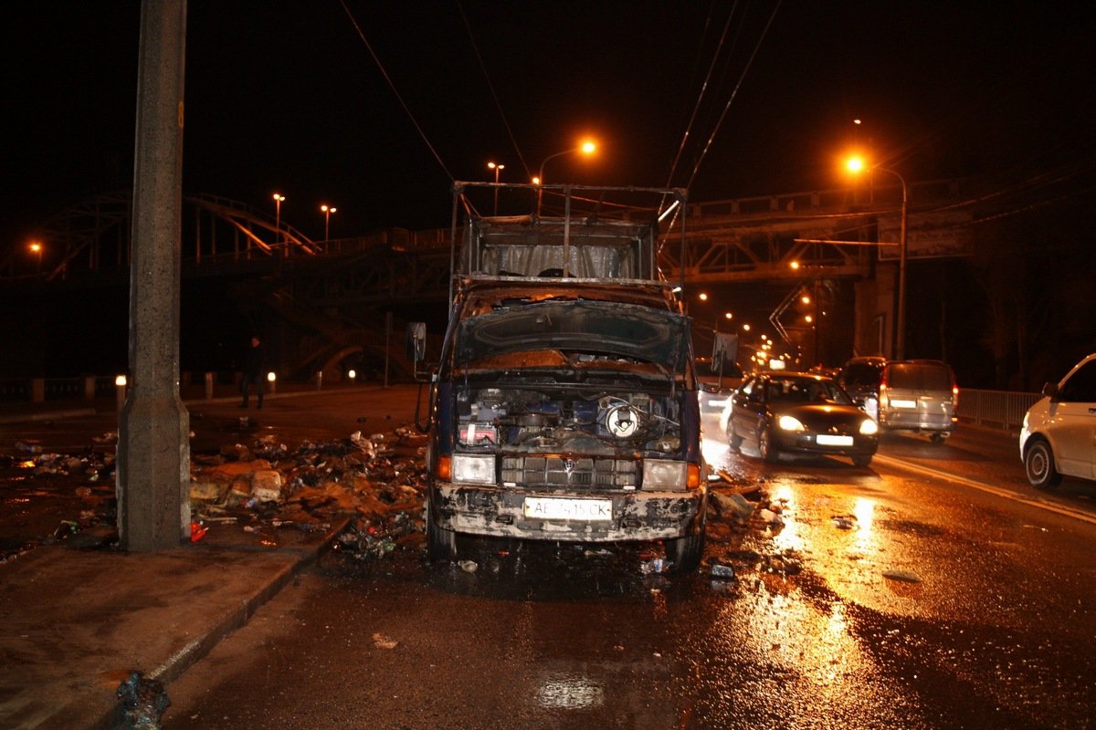 ГАЗель перевозила вторсырье, которое полностью выгорело