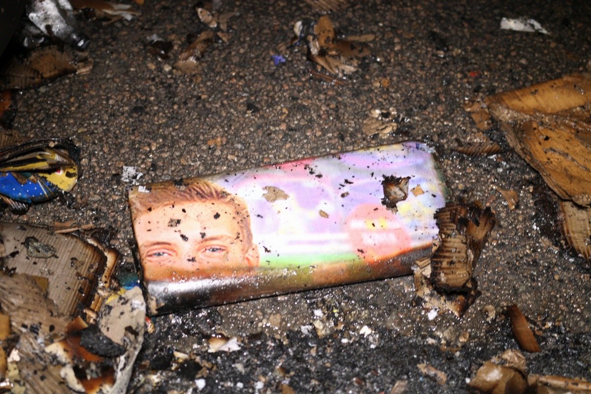 Больше не улыбается