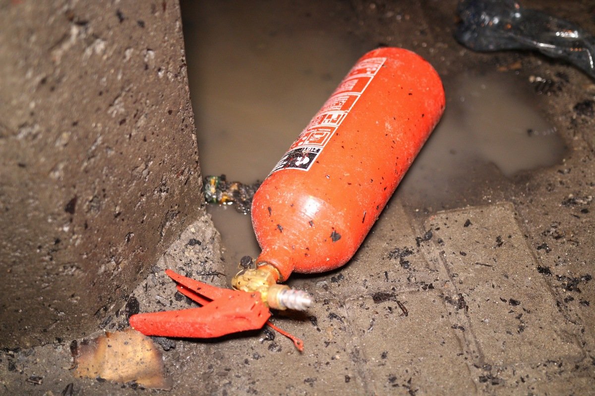 Водитель пытался потушить авто