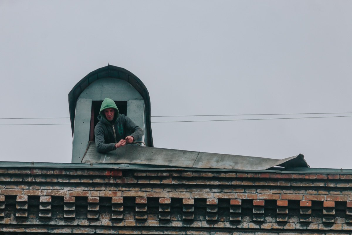 Решить проблему удалось двум альпинистам, которые оказались рядом по счастливой случайности Решить проблему удалось двум альпинистам, которые оказались рядом по счастливой случайности