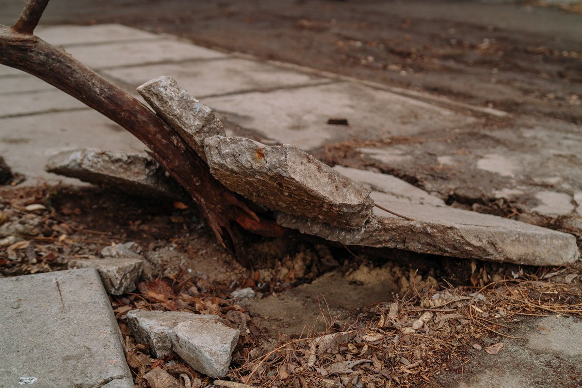 По возможности, объезжайте и обходите этот участок дороги По возможности, объезжайте и обходите этот участок дороги