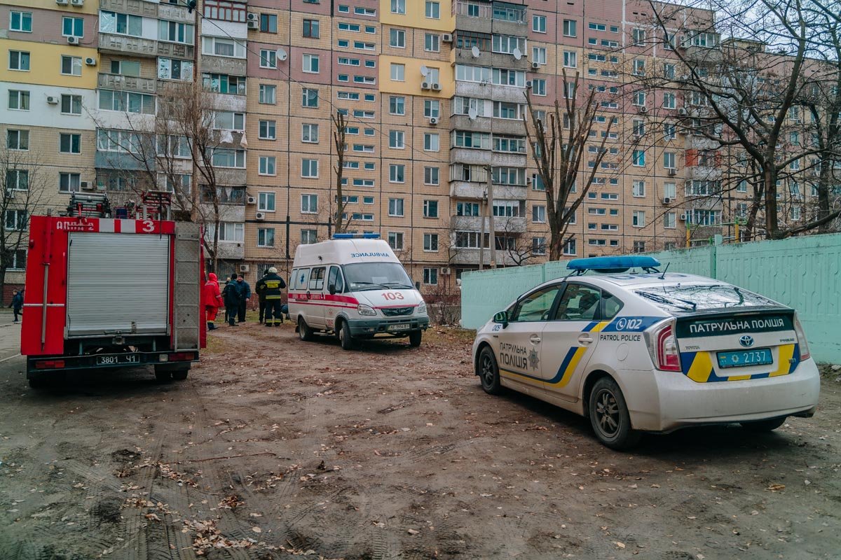 На месте работали патрульные, спасатели и медики