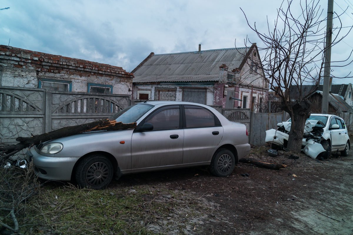 В аварии пострадали двое мужчин, находившихся в салоне Nissan В аварии пострадали двое мужчин, находившихся в салоне Nissan