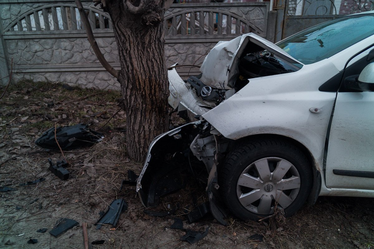 В салоне авто находилось трое человек, двое из которых пострадали В салоне авто находилось трое человек, двое из которых пострадали