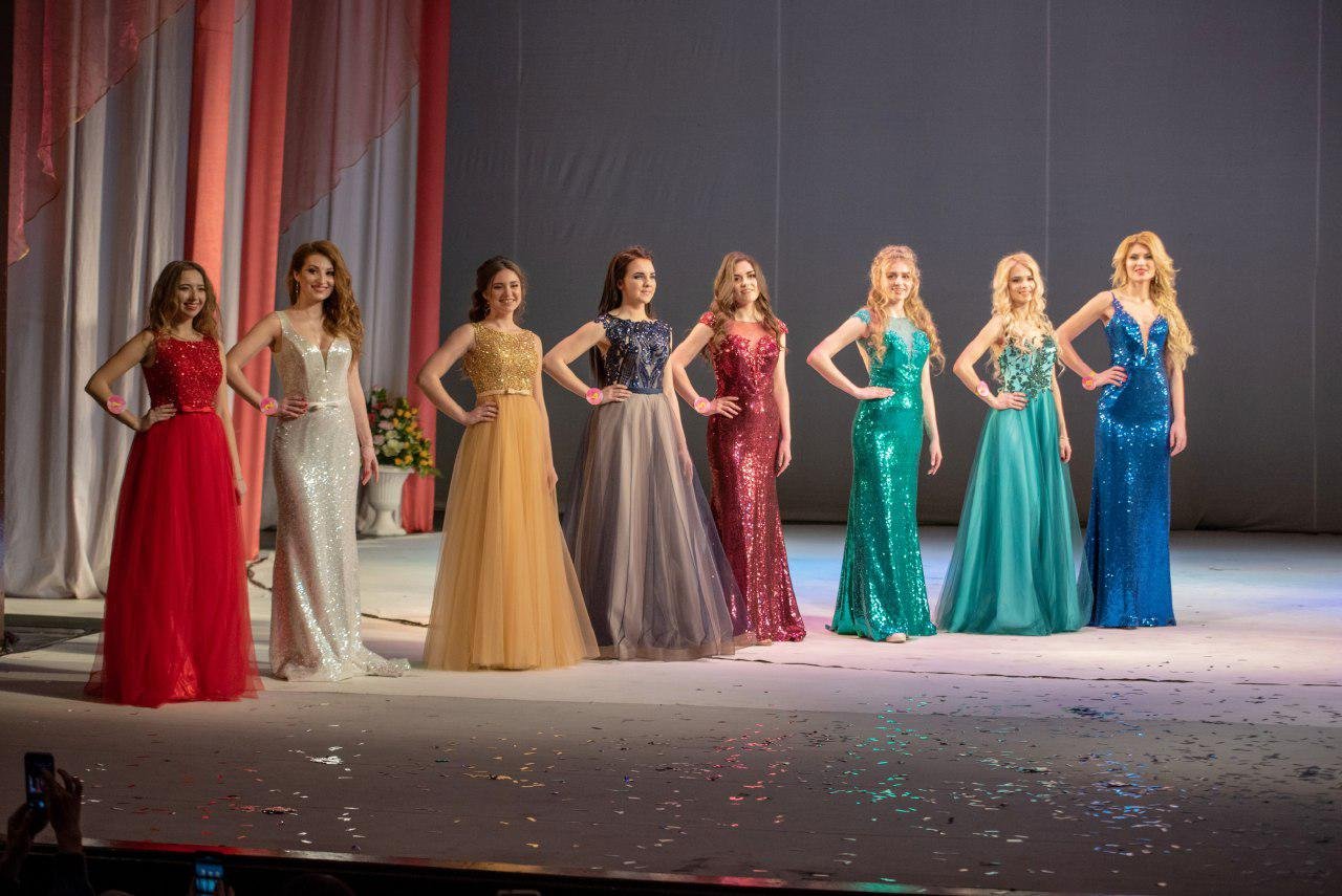 За престижных титул боролись восемь роскошных участниц-финалисток, За престижных титул боролись восемь роскошных участниц-финалисток,