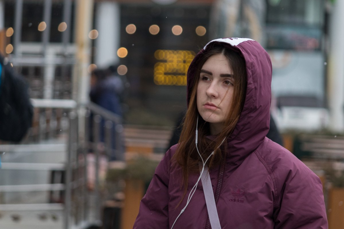 Задумалась Задумалась