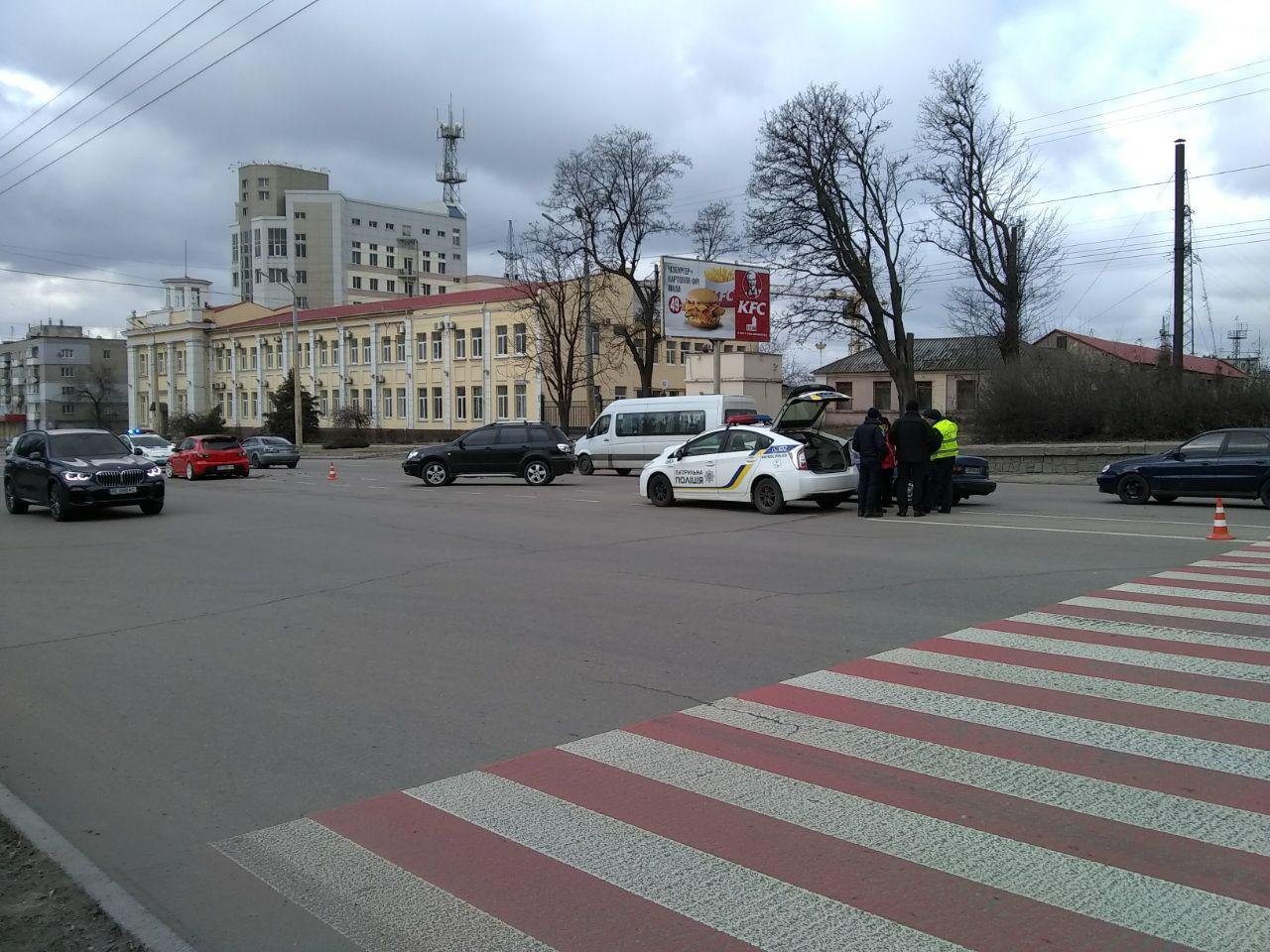 На месте работает патруль полиции