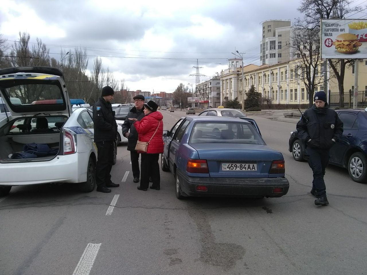 На месте образовалась пробка в обе стороны