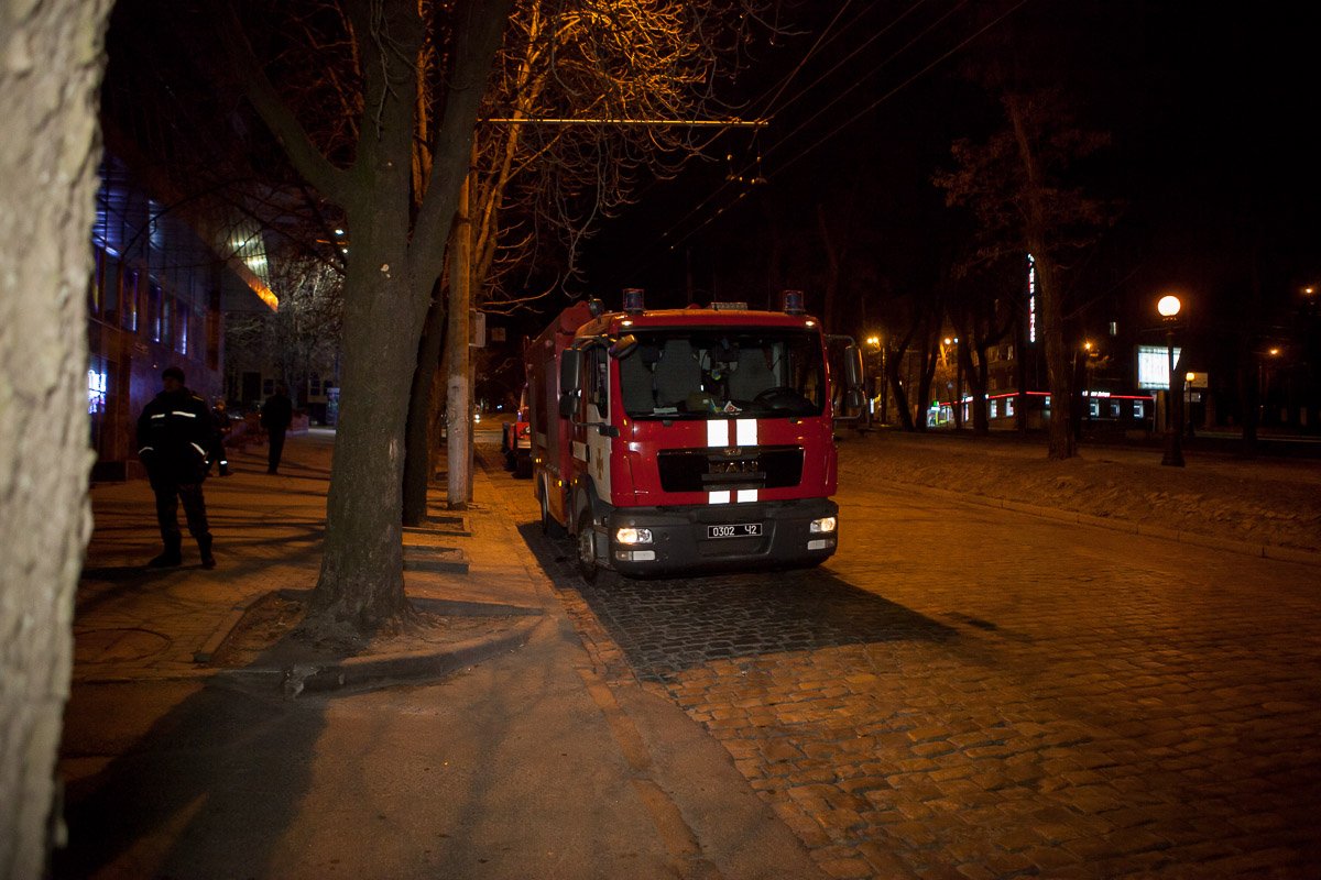 На место происшествия приехали полицейские, охранная компания ГУАРД и спасатели