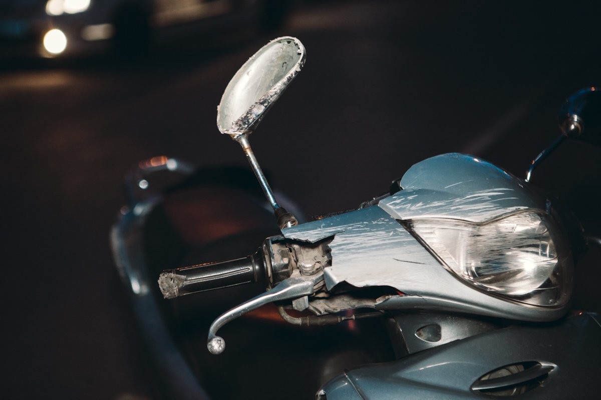 Во время поверхностной проверки мопеда правоохранители нашли оружие