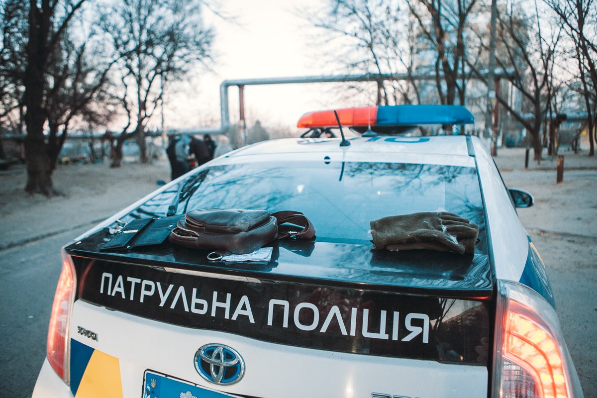 При осмотре мопеда правоохранители обнаружили гранату, оружие и марихуану